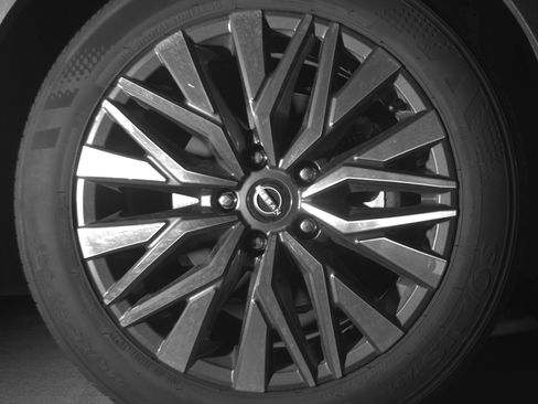 Used 2025 Nissan Altima 2.5 SV FWD image 13