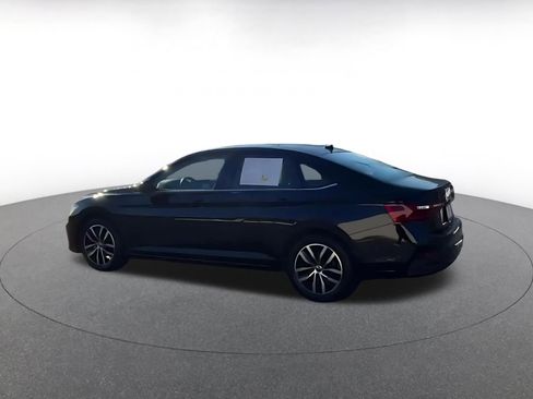 Used 2025 Volkswagen Jetta SE image 10