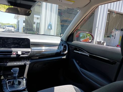 Used 2024 Kia Seltos S FWD image 11