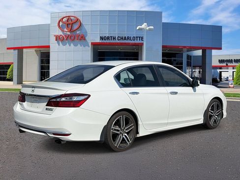 Used 2017 Honda Accord Sport Special Edition image 6