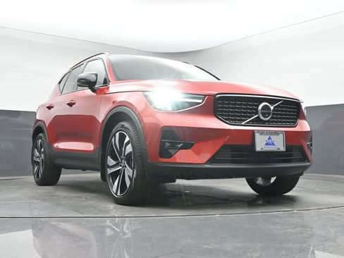 Used 2023 Volvo XC40 B5 Plus w/ Driver Assist Package AWD/4WD image 38