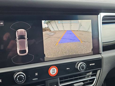 Certified 2025 Porsche Macan Turbo image 29