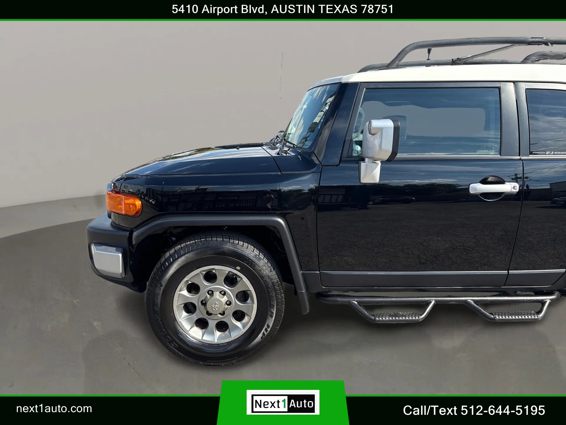Used 2011 Toyota FJ Cruiser 2WD w/ Upgrade Pkg image 10