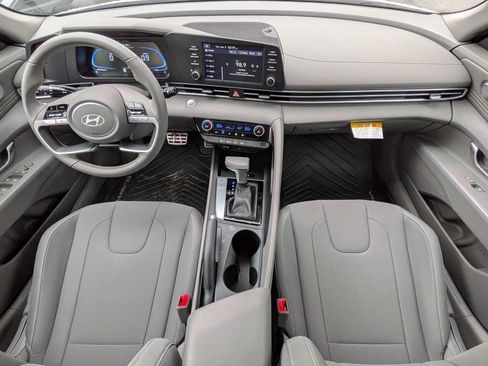 Used 2025 Hyundai Elantra Sport FWD image 13