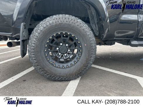 Used 2020 Toyota Tacoma TRD Off-Road AWD/4WD image 10
