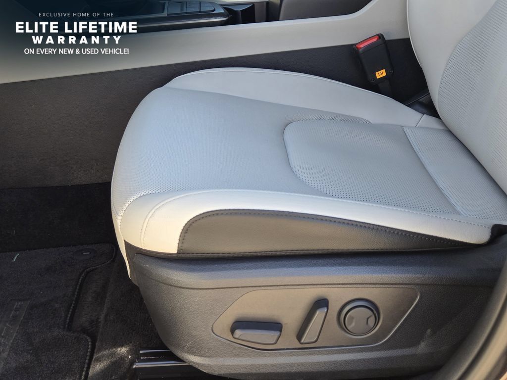 Used 2026 Kia Sportage EX FWD image 21