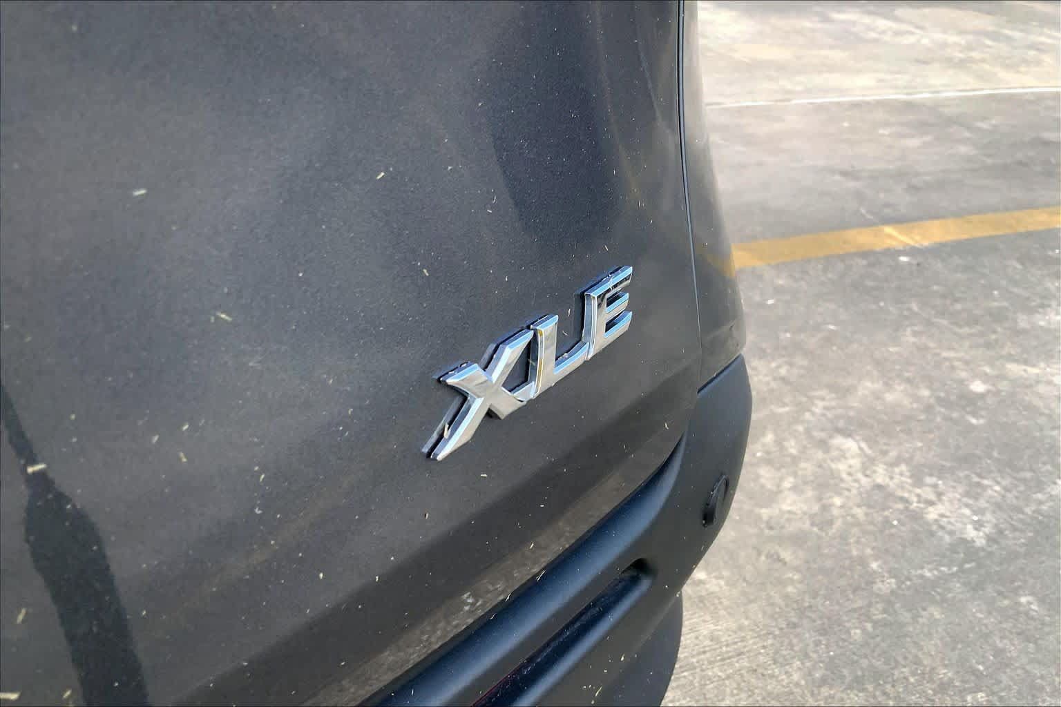 Certified 2025 Toyota Sienna XLE FWD image 10