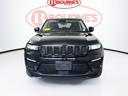 Used 2023 Jeep Grand Cherokee Limited w/ Black Appearance Package image 4