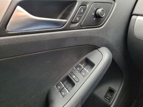Used 2015 Volkswagen Jetta SE FWD image 27