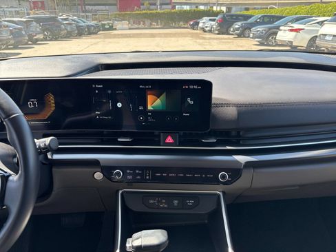 Used 2026 Kia Carnival FWD image 17