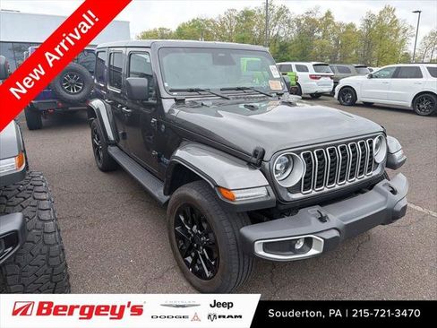 Certified 2025 Jeep Wrangler Unlimited Sahara AWD/4WD image 1