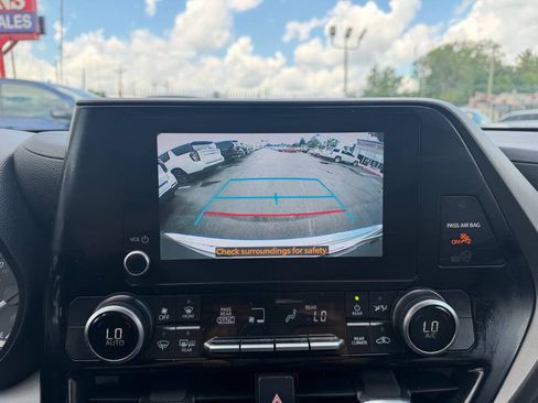 Used 2023 Toyota Highlander L FWD image 14