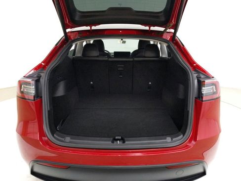 Used 2021 Tesla Model Y Long Range AWD/4WD image 29