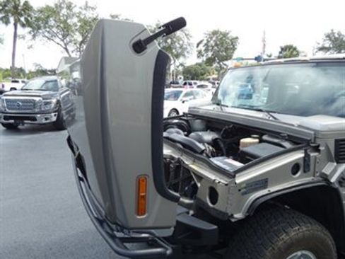 Used 2003 HUMMER H2 w/ Preferred Equipment Group image 6