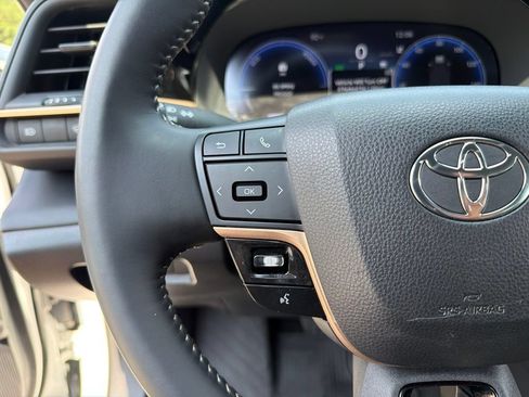 Used 2024 Toyota Crown AWD/4WD image 16