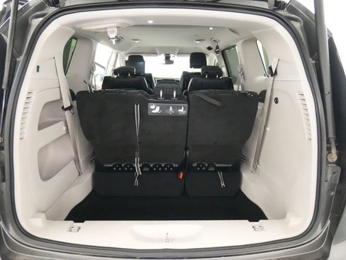 Used 2017 Chrysler Pacifica Touring-L Plus FWD image 23