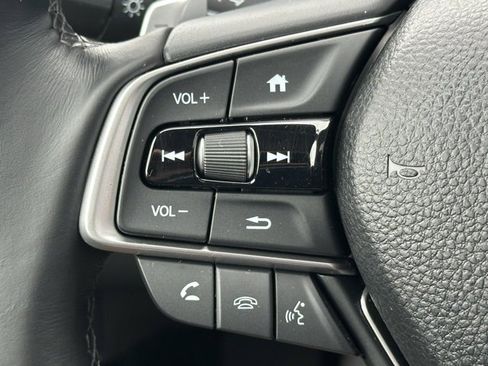 Used 2018 Honda Accord Touring image 17