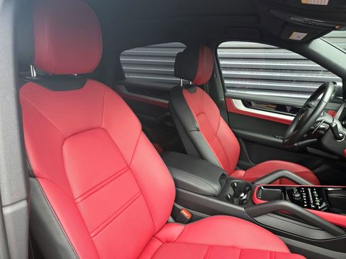 Certified 2024 Porsche Cayenne S image 19