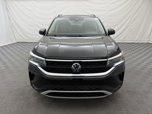 Used 2024 Volkswagen Taos SE image 3