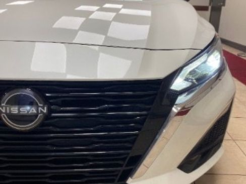 Used 2024 Nissan Altima 2.5 SV image 10