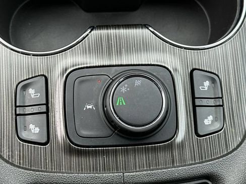 Used 2023 GMC Acadia SLT FWD image 21