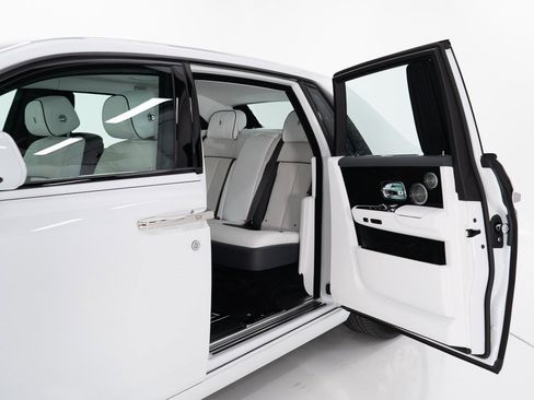 Certified 2023 Rolls-Royce Phantom Sedan image 21