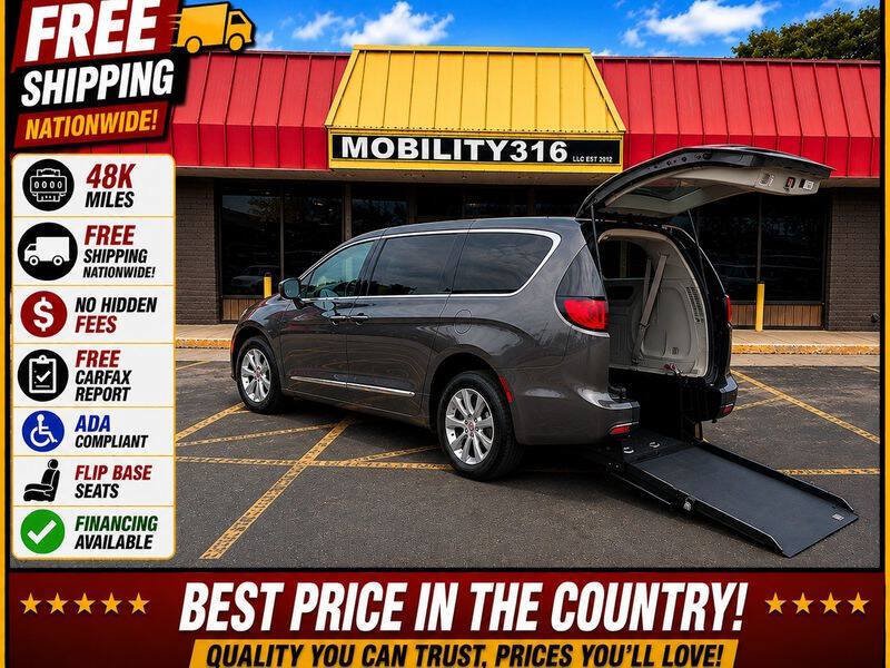 Used 2019 Chrysler Pacifica Touring-L FWD image 1