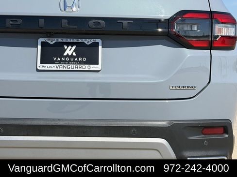 Used 2025 Honda Pilot Touring image 8