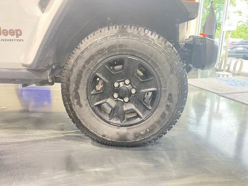 Used 2021 Jeep Gladiator Mojave AWD/4WD image 9