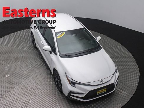 Used 2024 Toyota Corolla SE FWD image 3
