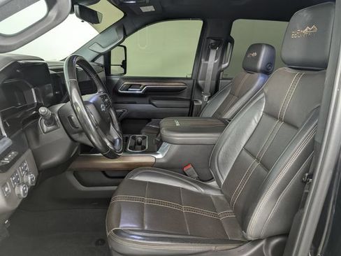 Used 2024 Chevrolet Silverado 3500 High Country w/ Technology Package AWD/4WD image 9