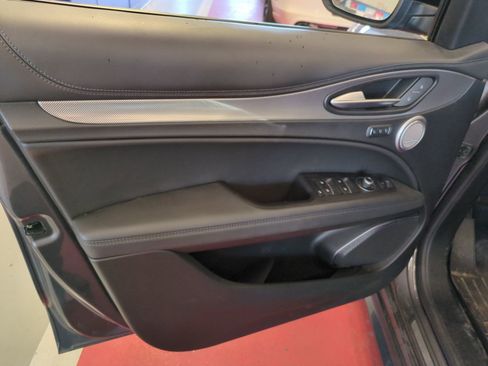 Used 2023 Alfa Romeo Stelvio Veloce image 13
