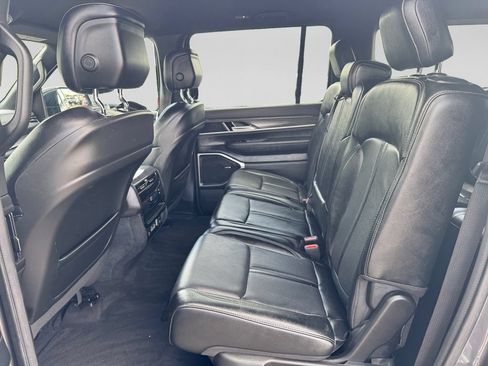 Used 2024 Jeep Wagoneer Series II w/ Flexible Seating Group AWD/4WD image 15