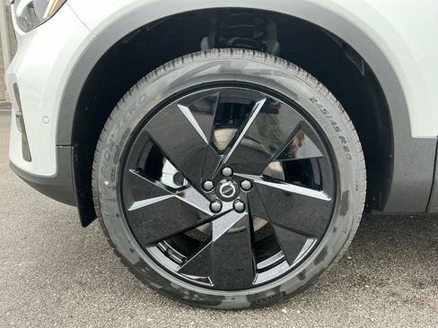 New 2026 Volvo XC40 B5 Ultra w/ Climate Package AWD/4WD image 9