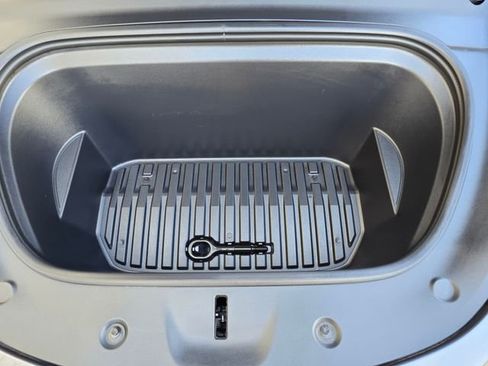 Used 2023 Tesla Model Y Performance image 48