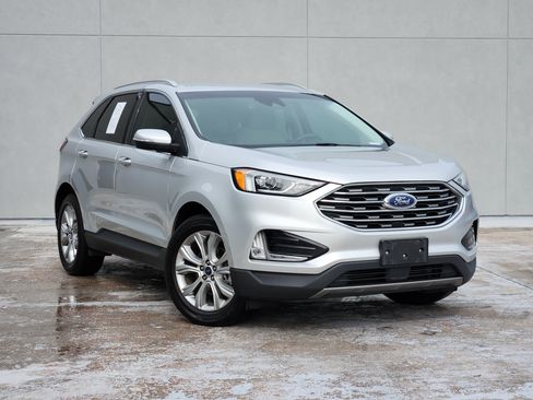 Used 2019 Ford Edge Titanium FWD image 2