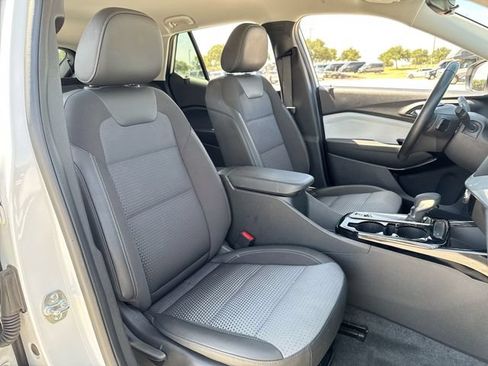 Used 2024 Chevrolet Trax LT w/ Driver Confidence Package FWD image 23
