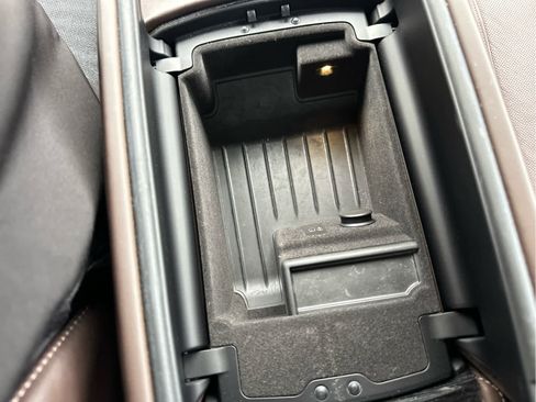 Used 2022 BMW 750i xDrive image 40