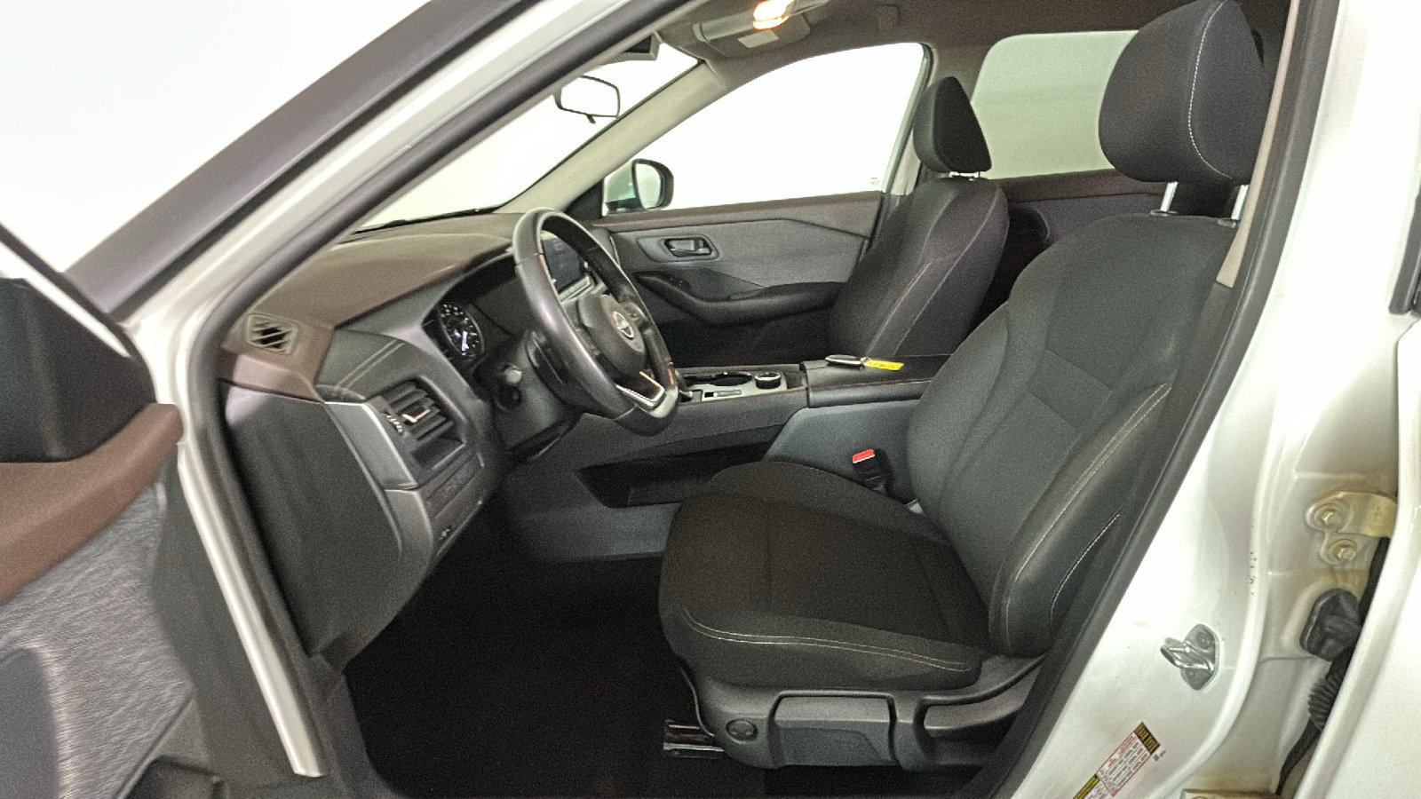 Used 2023 Nissan Rogue S AWD/4WD image 13