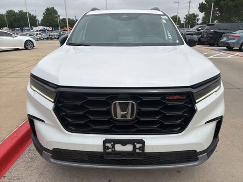 Used 2024 Honda Pilot TrailSport image 2
