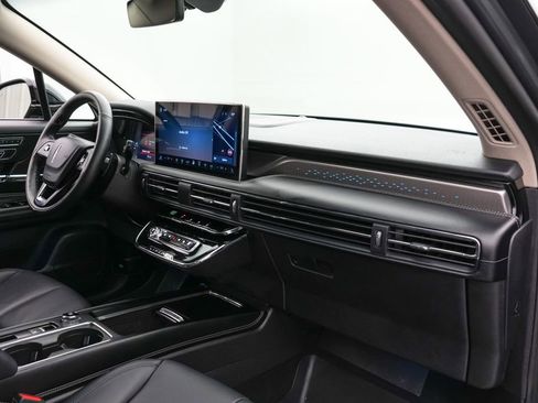 Used 2025 Lincoln Corsair Reserve AWD/4WD image 22
