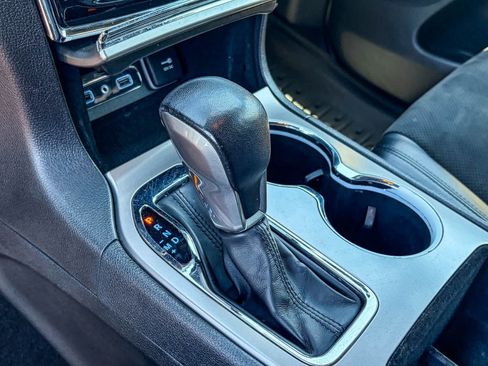 Used 2021 Jeep Grand Cherokee Laredo X AWD/4WD image 18