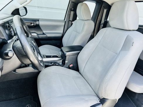 Used 2019 Toyota Tacoma SR5 AWD/4WD image 6