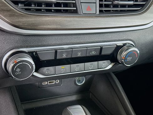 Used 2025 Nissan Altima 2.5 SV image 23