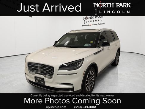 Used 2023 Lincoln Aviator 2WD w/ Premium Package image 1