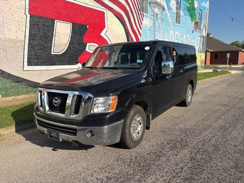 Used 2016 Nissan NV 3500 SL RWD image 2