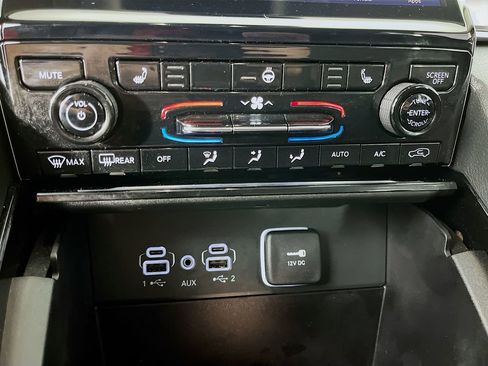 Used 2023 Jeep Grand Cherokee Limited AWD/4WD image 23
