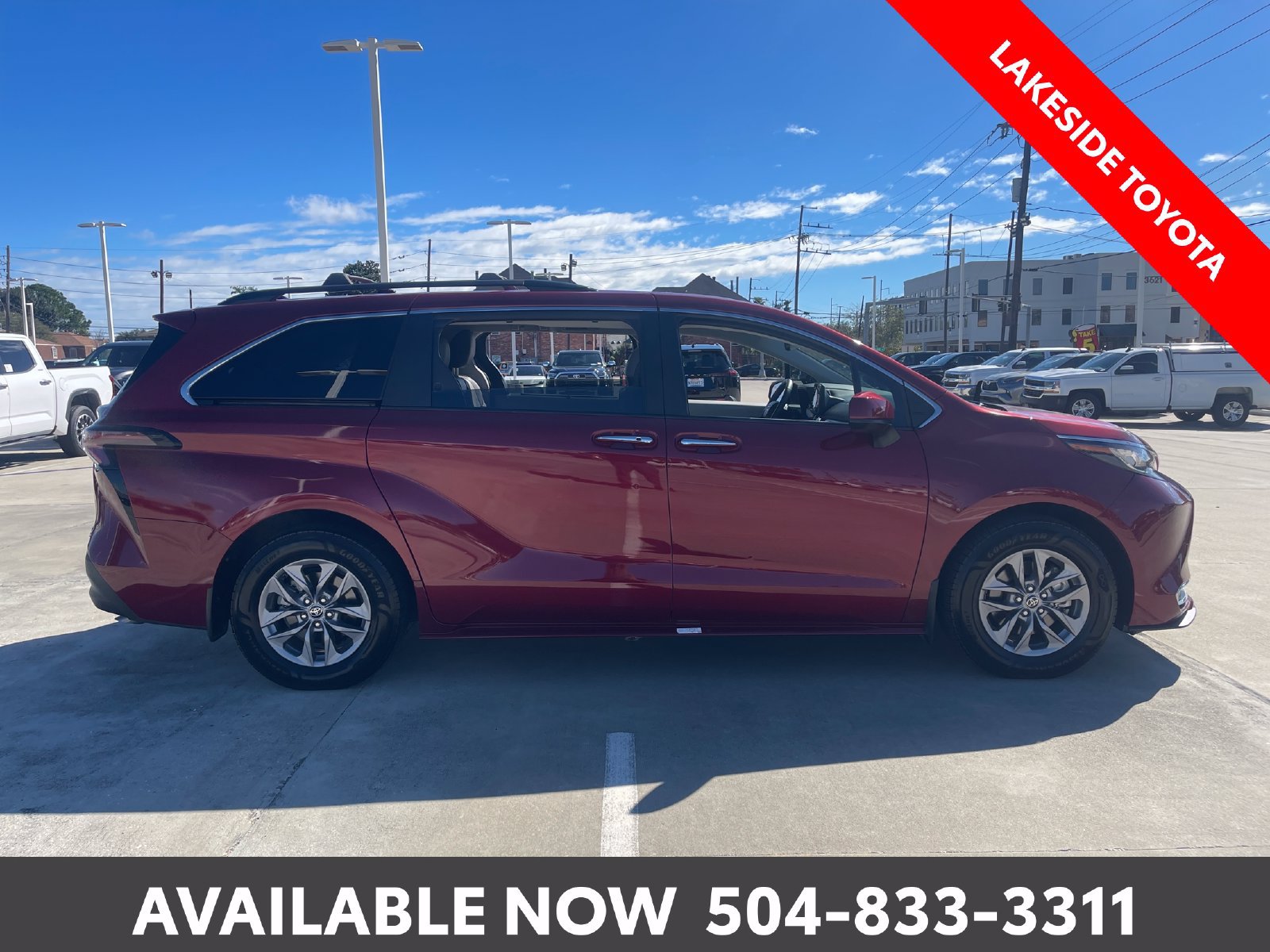 Used 2023 Toyota Sienna XLE FWD image 6