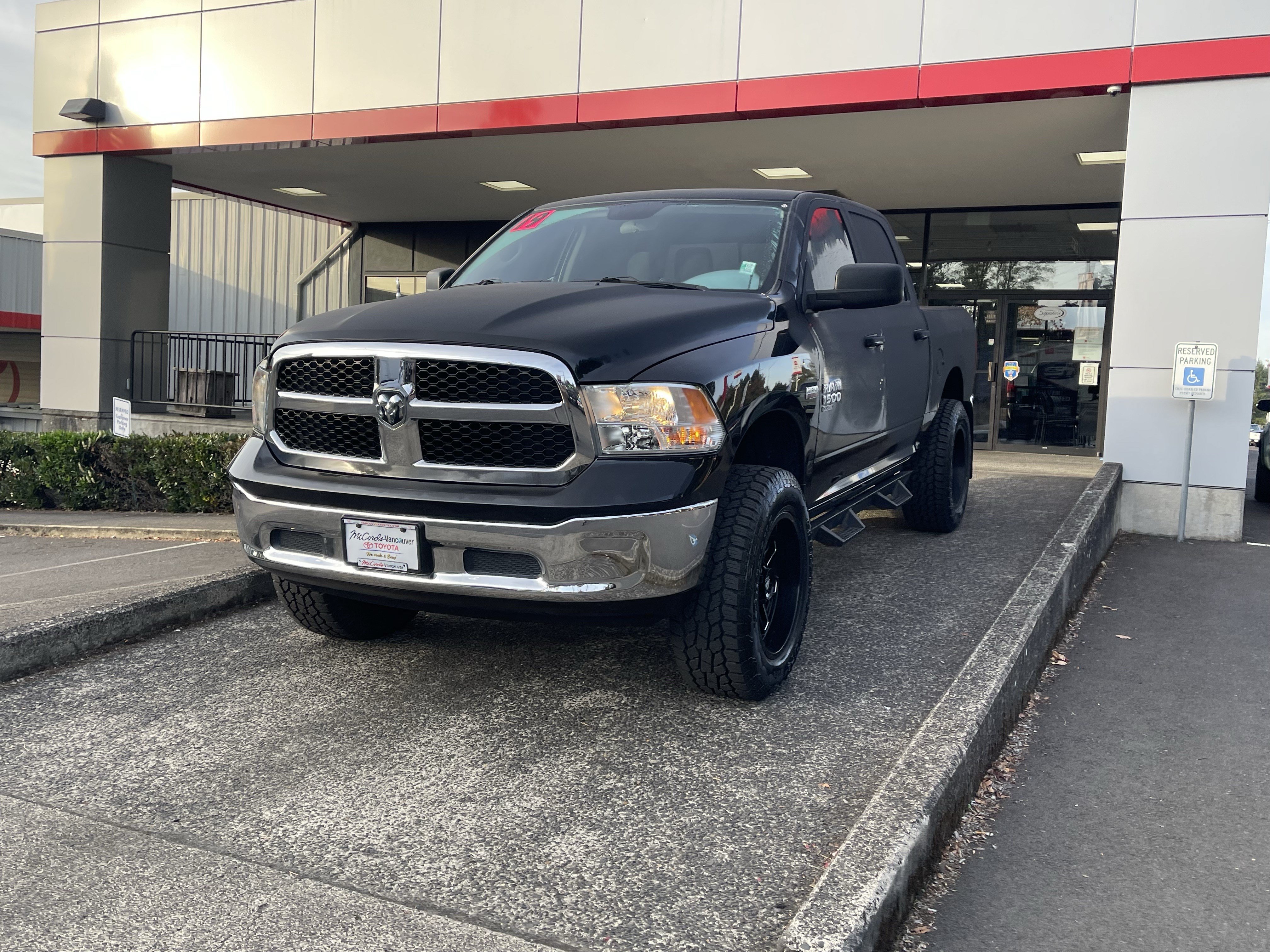 Used 2019 RAM 1500 Classic SLT AWD/4WD image 3