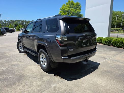 Used 2022 Toyota 4Runner SR5 Premium w/ Moonroof Package RWD image 5